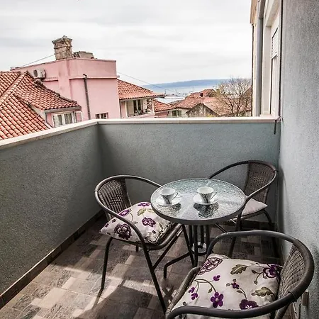 With A Parking Space - 17982 Apartment Split